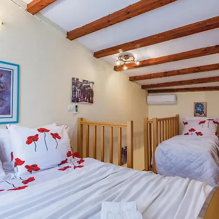1 Bedroom Stunning In *